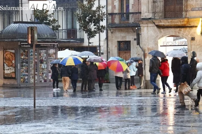 El centro de Salamanca, esta tarde fría y lluviosa de domingo. Fotos: David Sañudo