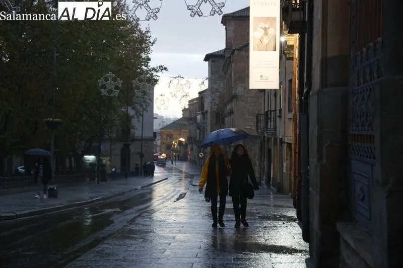 El centro de Salamanca, esta tarde fría y lluviosa de domingo. Fotos: David Sañudo