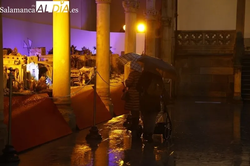 El centro de Salamanca, esta tarde fría y lluviosa de domingo. Fotos: David Sañudo