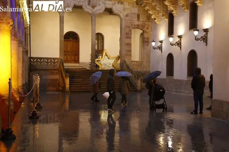 El centro de Salamanca, esta tarde fría y lluviosa de domingo. Fotos: David Sañudo