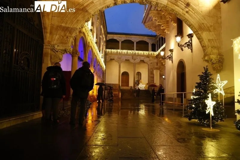 El centro de Salamanca, esta tarde fría y lluviosa de domingo. Fotos: David Sañudo