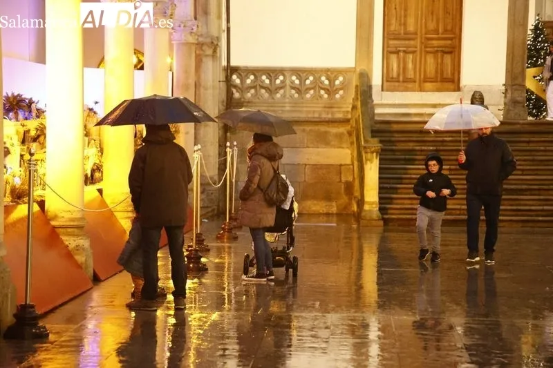 El centro de Salamanca, esta tarde fría y lluviosa de domingo. Fotos: David Sañudo