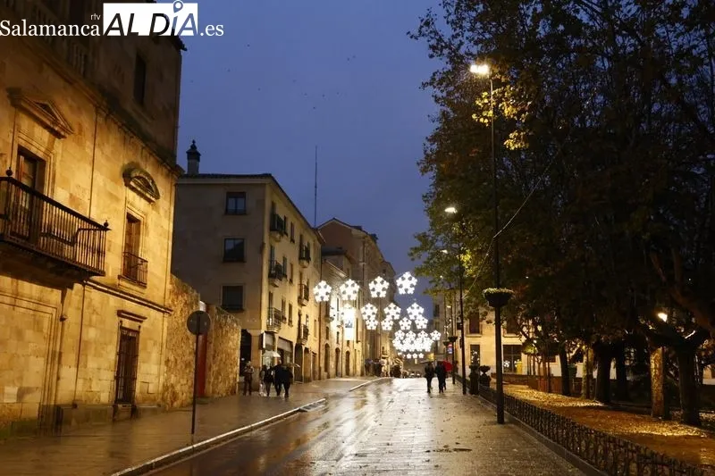 El centro de Salamanca, esta tarde fría y lluviosa de domingo. Fotos: David Sañudo