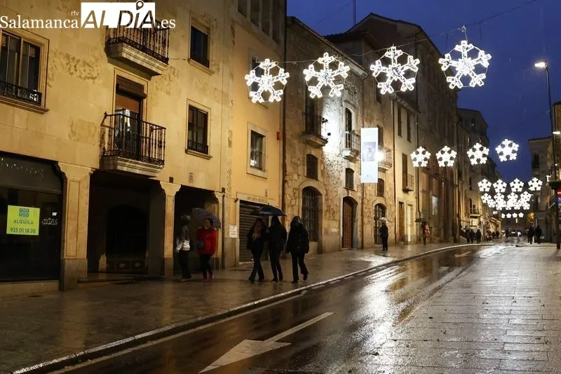 El centro de Salamanca, esta tarde fría y lluviosa de domingo. Fotos: David Sañudo
