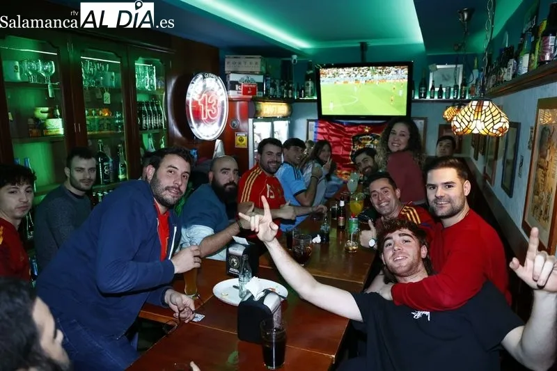 Galería de imágenes de los salmantinos viendo el Marruecos - España del Mundial / Fotos: David Sañudo