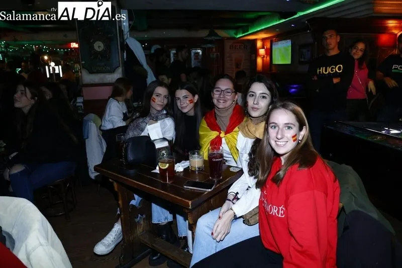 Galería de imágenes de los salmantinos viendo el Marruecos - España del Mundial / Fotos: David Sañudo