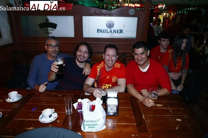 Galería de imágenes de los salmantinos viendo el Marruecos - España del Mundial / Fotos: David Sañudo