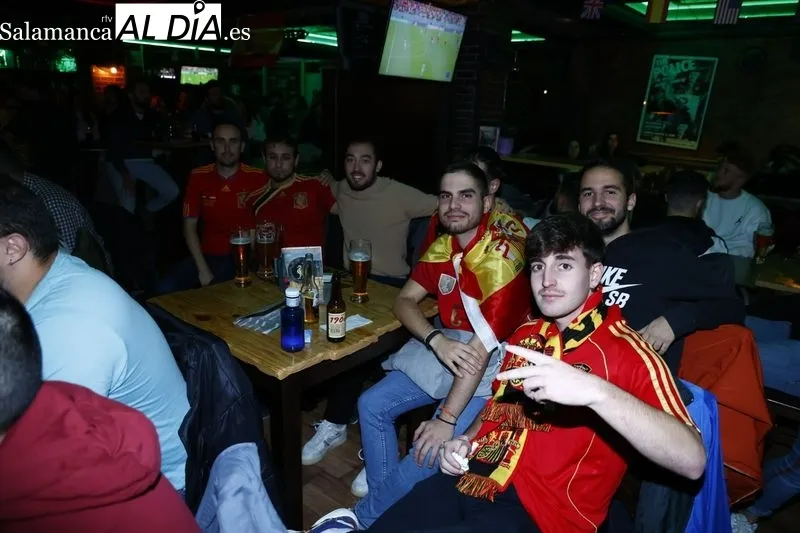 Galería de imágenes de los salmantinos viendo el Marruecos - España del Mundial / Fotos: David Sañudo