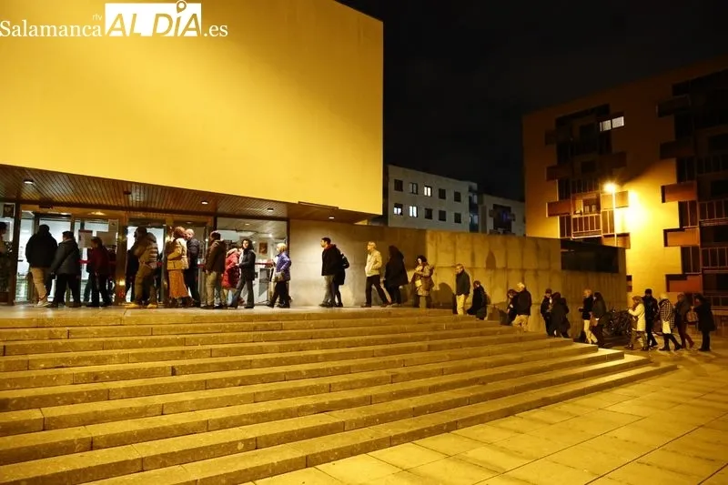 La gala de cabaret ha clausurado este martes el Encuentro de Payasas en Salamanca. Fotos: David Dañudo