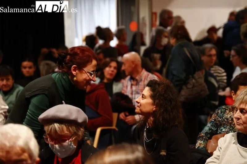 La gala de cabaret ha clausurado este martes el Encuentro de Payasas en Salamanca. Fotos: David Dañudo