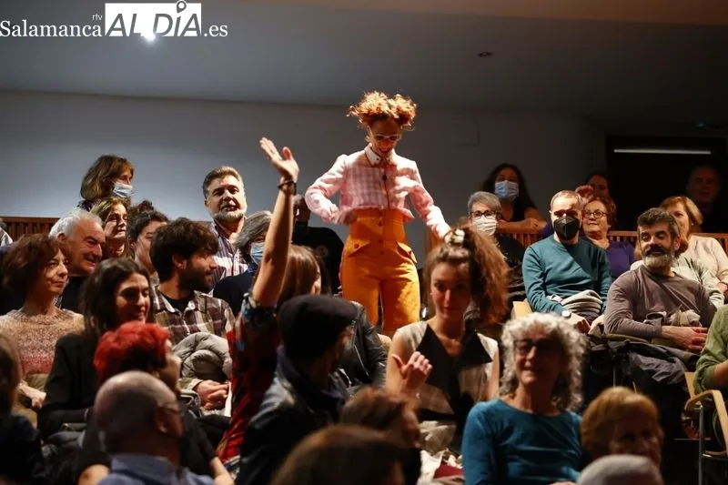 La gala de cabaret ha clausurado este martes el Encuentro de Payasas en Salamanca. Fotos: David Dañudo