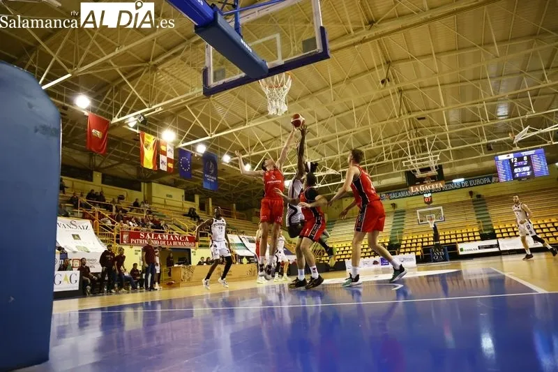 Galería de imágenes del CB Tormes - Basket Navarra / Fotos: David Sañudo