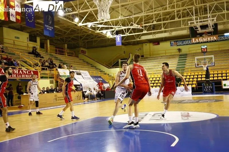Galería de imágenes del CB Tormes - Basket Navarra / Fotos: David Sañudo