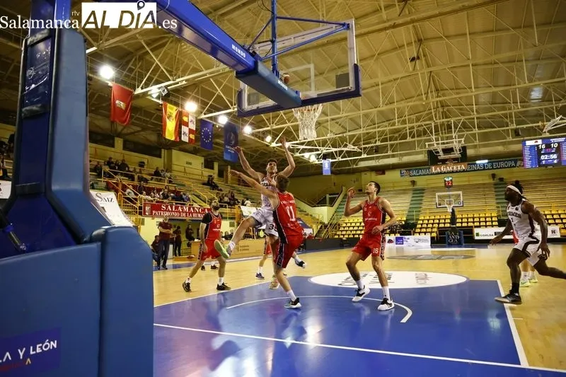Galería de imágenes del CB Tormes - Basket Navarra / Fotos: David Sañudo