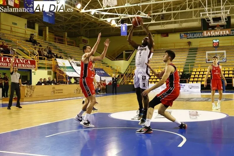 Galería de imágenes del CB Tormes - Basket Navarra / Fotos: David Sañudo