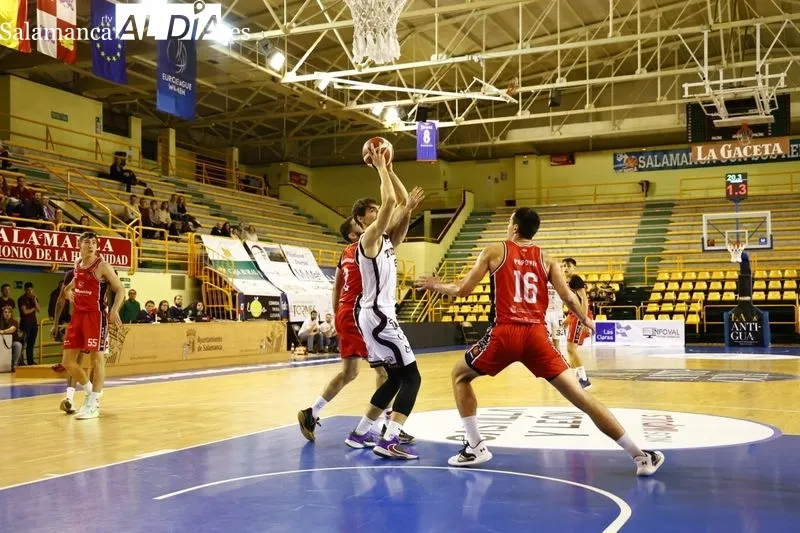 Galería de imágenes del CB Tormes - Basket Navarra / Fotos: David Sañudo