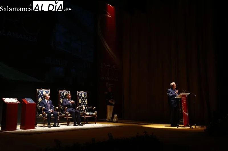 Foto 15 - La Hermandad de Donantes de Sangre y El Casino reciben las Medallas de Oro de Salamanca