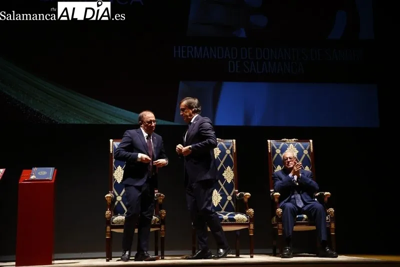 Foto 13 - La Hermandad de Donantes de Sangre y El Casino reciben las Medallas de Oro de Salamanca