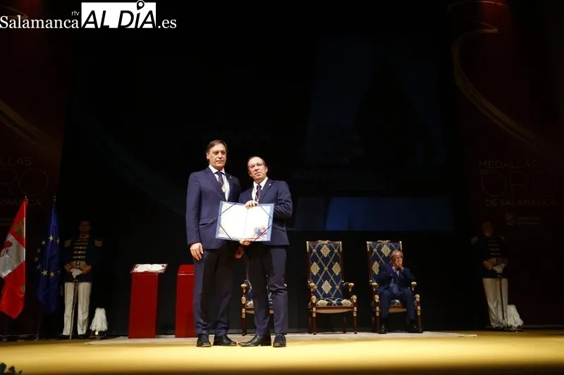 Foto 9 - La Hermandad de Donantes de Sangre y El Casino reciben las Medallas de Oro de Salamanca