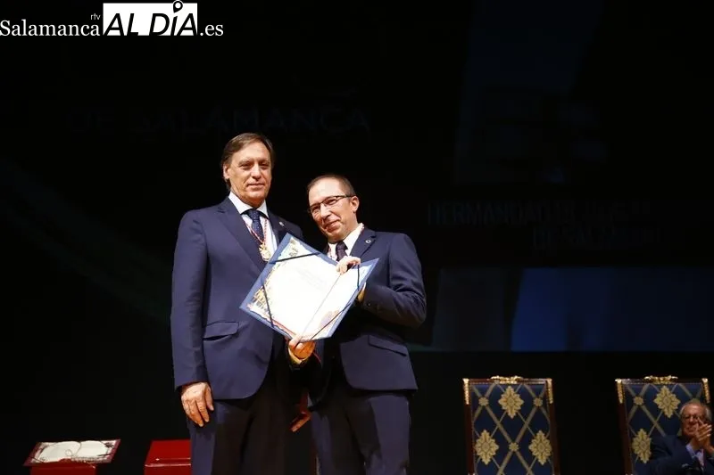 Foto 7 - La Hermandad de Donantes de Sangre y El Casino reciben las Medallas de Oro de Salamanca