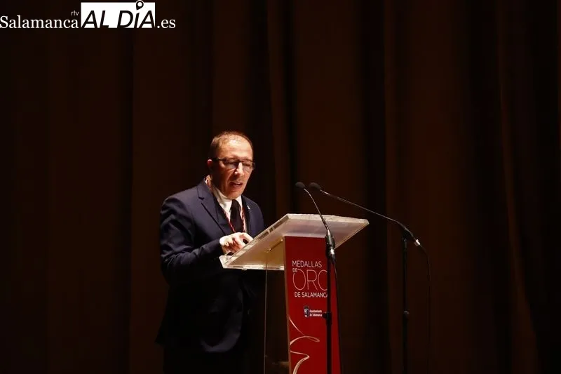 Foto 6 - La Hermandad de Donantes de Sangre y El Casino reciben las Medallas de Oro de Salamanca