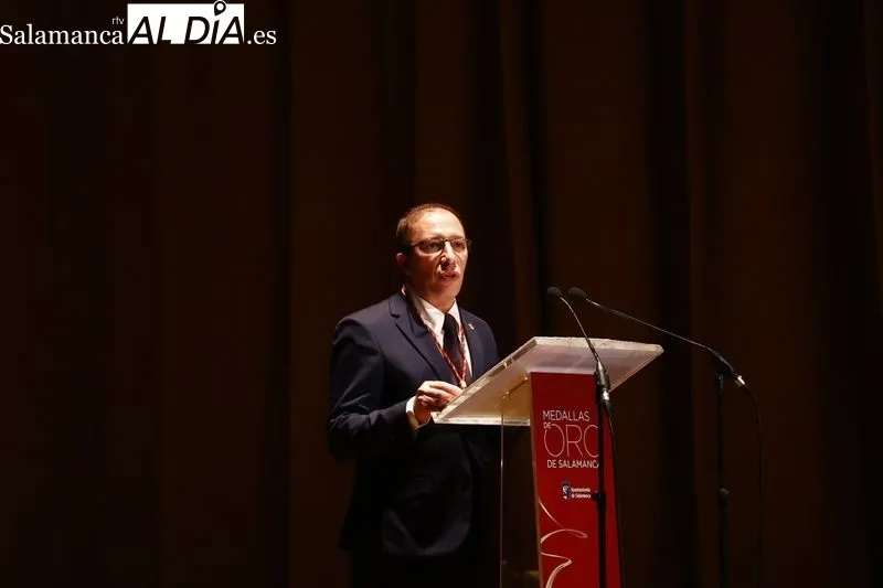 Foto 5 - La Hermandad de Donantes de Sangre y El Casino reciben las Medallas de Oro de Salamanca