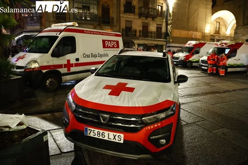 Policía, Guardia Civil y Cruz Roja vigilan por la seguridad de la Nochevieja Universitaria. Fotos: David Sañudo