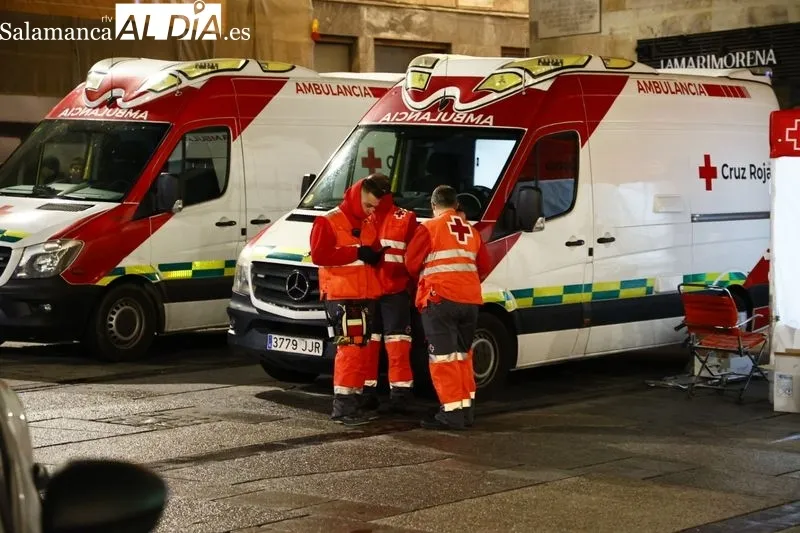 Policía, Guardia Civil y Cruz Roja vigilan por la seguridad de la Nochevieja Universitaria. Fotos: David Sañudo