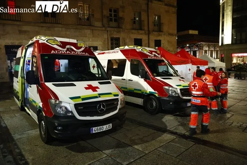 Policía, Guardia Civil y Cruz Roja vigilan por la seguridad de la Nochevieja Universitaria. Fotos: David Sañudo