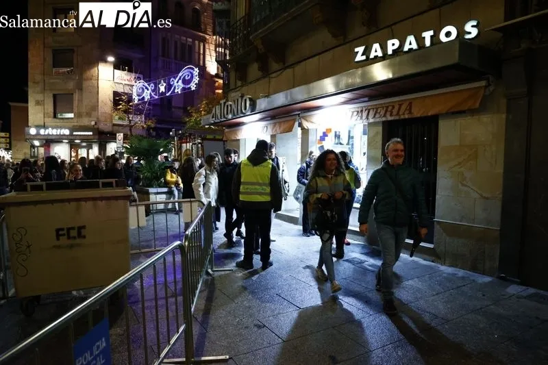 Policía, Guardia Civil y Cruz Roja vigilan por la seguridad de la Nochevieja Universitaria. Fotos: David Sañudo