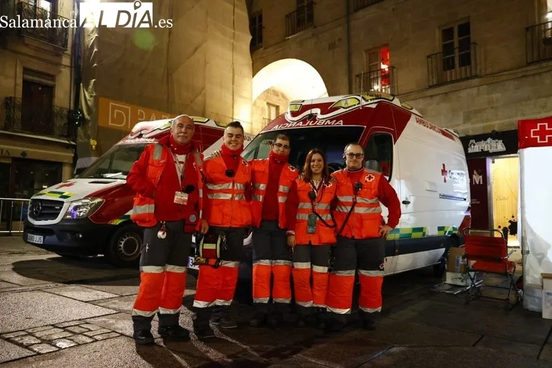 Policía, Guardia Civil y Cruz Roja vigilan por la seguridad de la Nochevieja Universitaria. Fotos: David Sañudo
