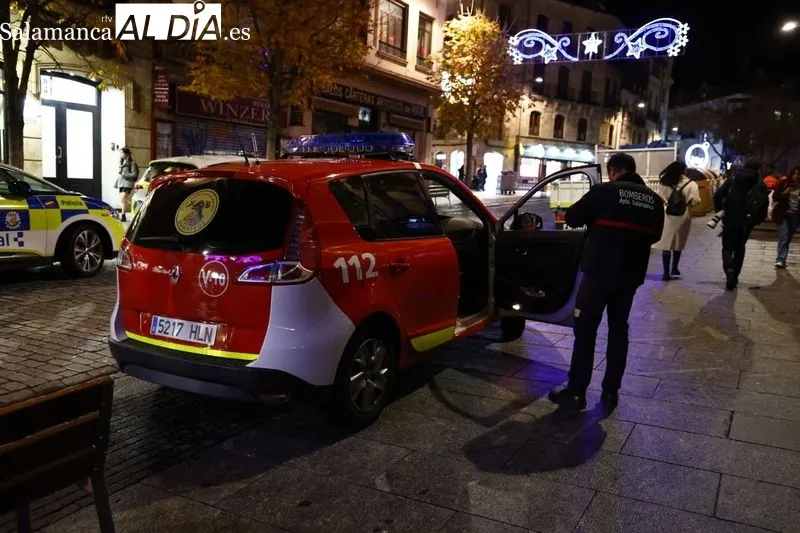 Policía, Guardia Civil y Cruz Roja vigilan por la seguridad de la Nochevieja Universitaria. Fotos: David Sañudo