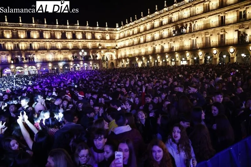 Foto 13 - Explosi&oacute;n de j&uacute;bilo en la Plaza Mayor