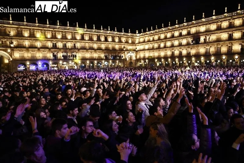 Foto 10 - Explosi&oacute;n de j&uacute;bilo en la Plaza Mayor