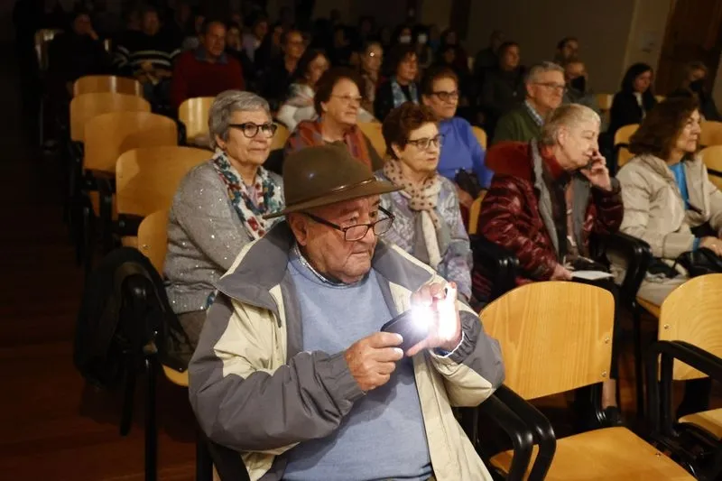 Actuación de la Coral Annuba en la iglesia vieja de Pizarrales