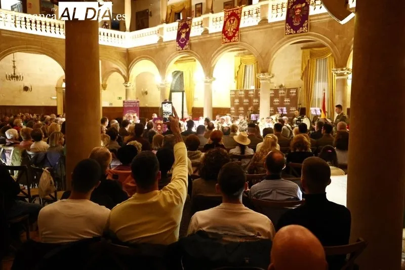 Concierto solidario a favor de Cáritas Banda del Regimiento de Especialidades de Ingenieros nº11 en el Casino. Fotos: David Sañudo