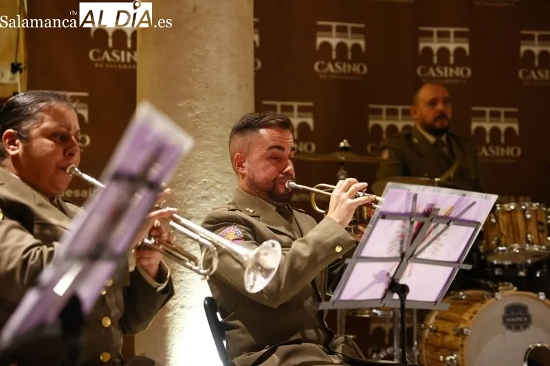 Concierto solidario a favor de Cáritas Banda del Regimiento de Especialidades de Ingenieros nº11 en el Casino. Fotos: David Sañudo