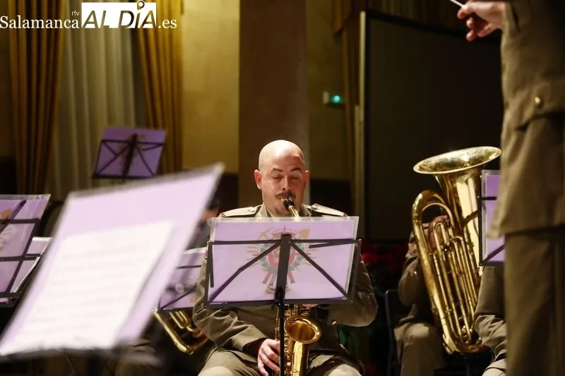 Concierto solidario a favor de Cáritas Banda del Regimiento de Especialidades de Ingenieros nº11 en el Casino. Fotos: David Sañudo