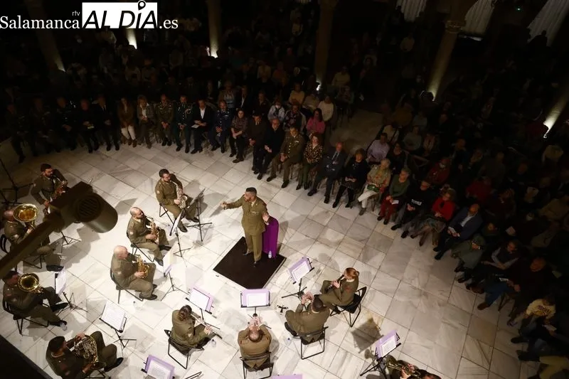 Concierto solidario a favor de Cáritas Banda del Regimiento de Especialidades de Ingenieros nº11 en el Casino. Fotos: David Sañudo