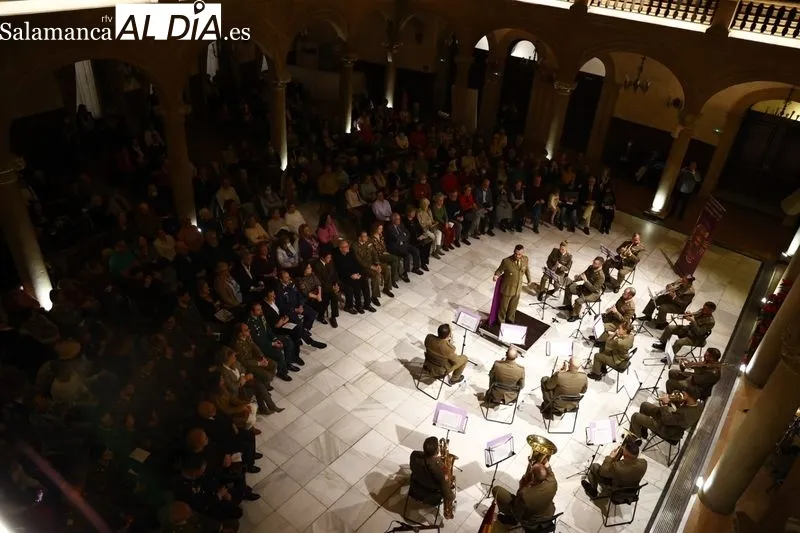 Concierto solidario a favor de Cáritas Banda del Regimiento de Especialidades de Ingenieros nº11 en el Casino. Fotos: David Sañudo