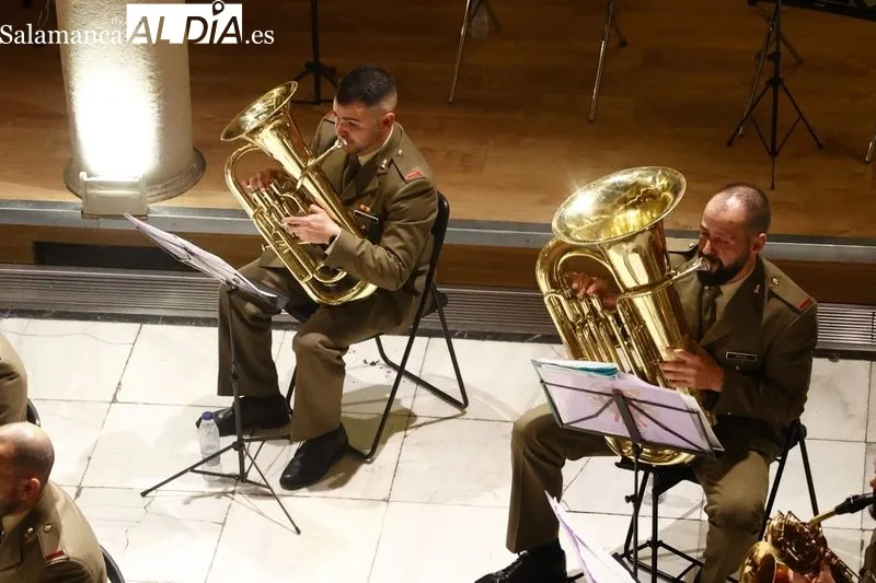 Concierto solidario a favor de Cáritas Banda del Regimiento de Especialidades de Ingenieros nº11 en el Casino. Fotos: David Sañudo