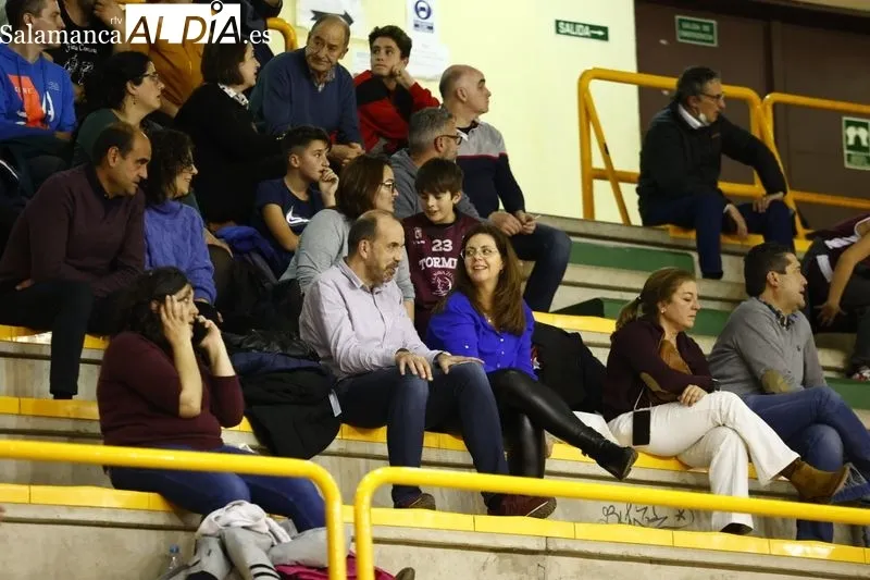 Imágenes del partido y del público en las gradas de Würzburg. Fotos: David Sañudo