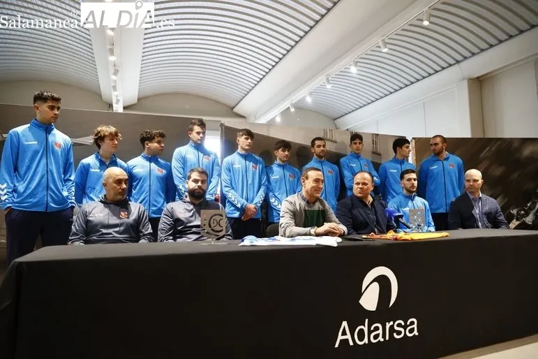 Foto 10 - Adarsa Salamanca acoge la presentaci&oacute;n del equipo de baloncesto de Primera Nacional del CD Carbajosa 