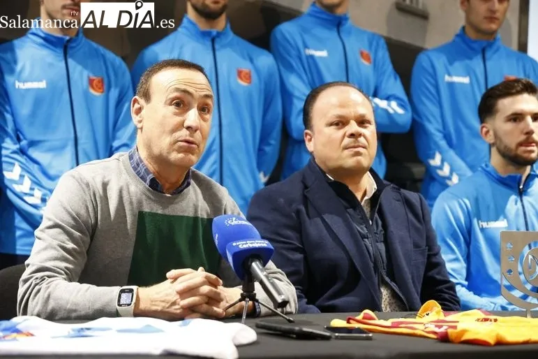 Foto 9 - Adarsa Salamanca acoge la presentaci&oacute;n del equipo de baloncesto de Primera Nacional del CD Carbajosa 