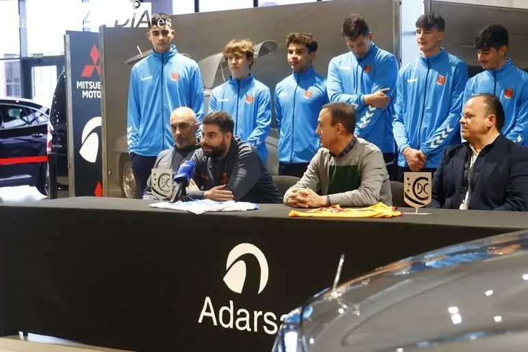 Foto 6 - Adarsa Salamanca acoge la presentaci&oacute;n del equipo de baloncesto de Primera Nacional del CD Carbajosa 