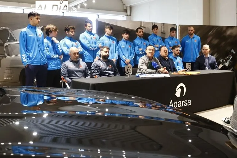 Foto 4 - Adarsa Salamanca acoge la presentaci&oacute;n del equipo de baloncesto de Primera Nacional del CD Carbajosa 