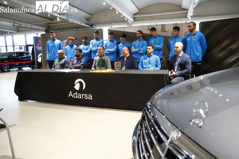 Foto 2 - Adarsa Salamanca acoge la presentaci&oacute;n del equipo de baloncesto de Primera Nacional del CD Carbajosa 