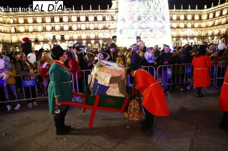 Foto 4 - Pap&aacute; Noel inunda de magia e ilusi&oacute;n las calles de Salamanca