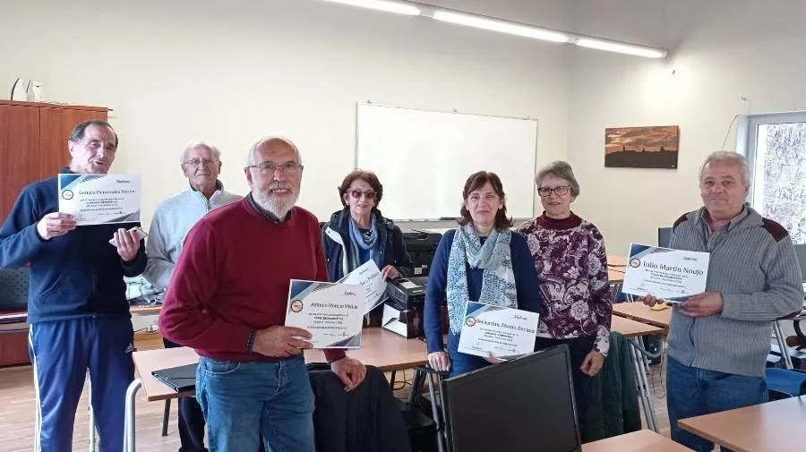 Foto 6 - Un total de 76 personas han participado en la &uacute;ltima tanda de 2022 de los cursos de nuevas tecnolog&iacute;as