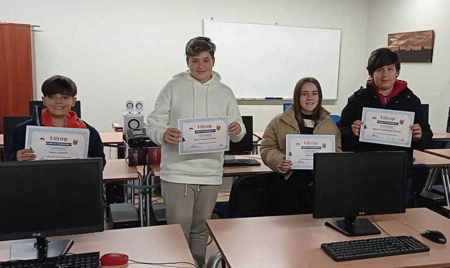 Foto 5 - Un total de 76 personas han participado en la &uacute;ltima tanda de 2022 de los cursos de nuevas tecnolog&iacute;as